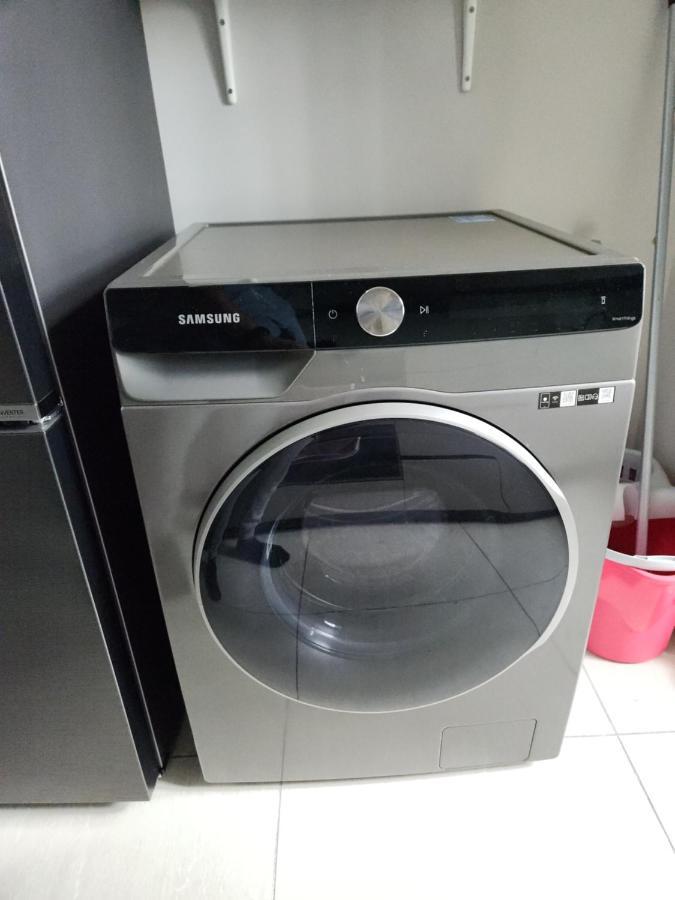 Datum Jelatek Linked Lrt And Mall With Netflix -Disney -Washdryer Kuala Lumpur Exterior photo